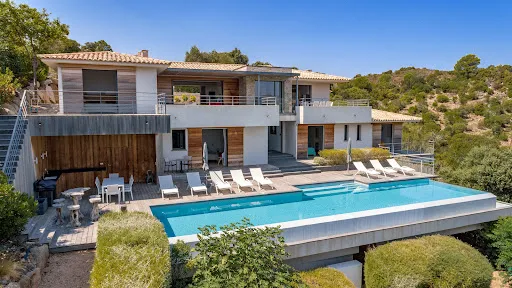 Maison 8 pièces 300 m² 