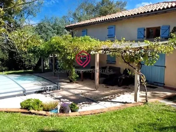 Superbe maison avec piscine dans environnement très calme, très privé 