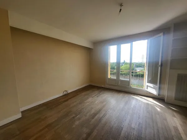 À Vendre : Grand Appartement Traversant de 4 Pièces