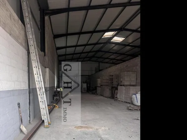 ENTREPOT 250 M² A LOUER SANTENY