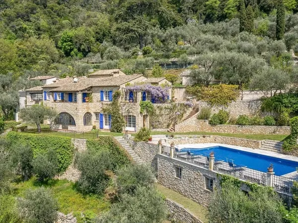 Villa 6 pièces 281 m² 