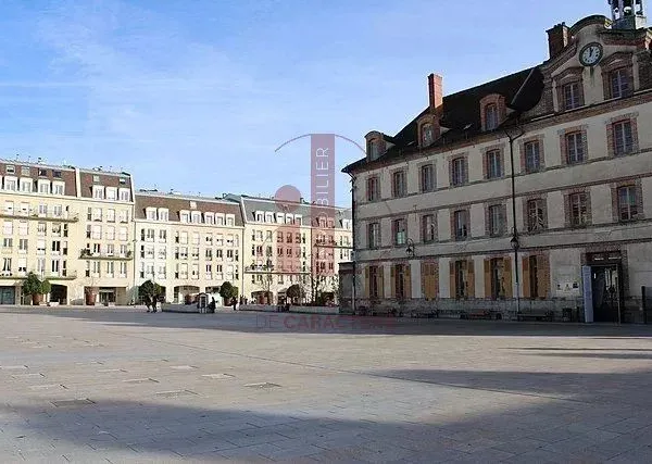 FONTAINEBLEAU CENTRE - RESIDENCE LE BELIFONTAIN - UN APPARTEMENT NON MEUBLE ENTIEREMENT REFAIT A 