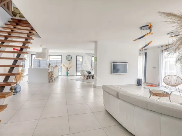 Maison 6 pièces 229 m²