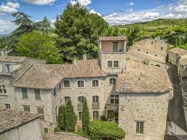 Maison 8 pièces 550 m² 