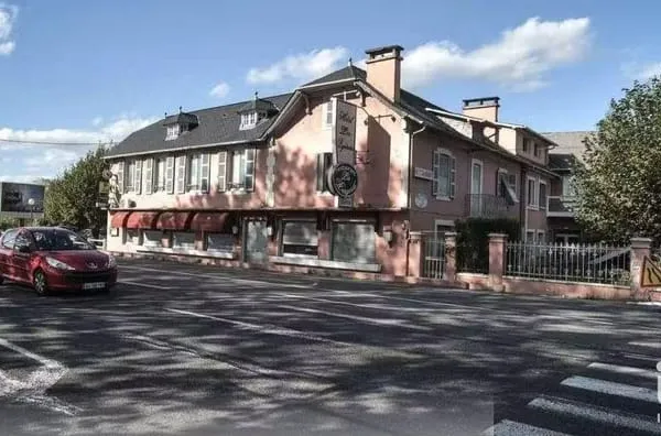 Immeuble commercial 3 pièces 800 m² 