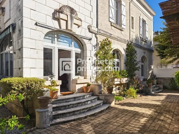Superbe maison bourgeoise, en parfait état, double séjour, 4/5 chambres, jardin, garage 