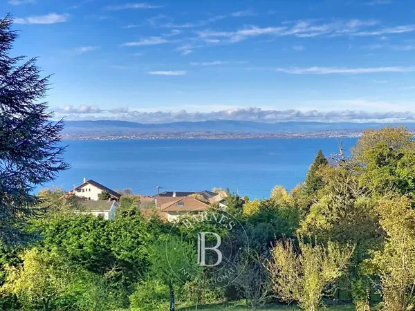 Publier- Villa en bordure de golf - Vue lac - 5 chambres - Terrain de 2395 m² 