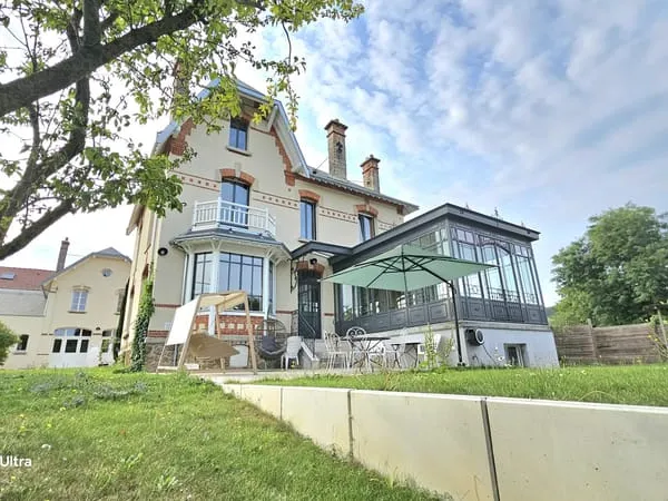 MAISON BOURGEOISE ET DEPENDANCE