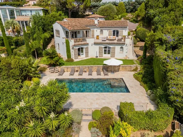 Maison 5 pièces 320 m² 
