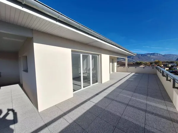 Appartement TYPE 5 en attique dernier étage 