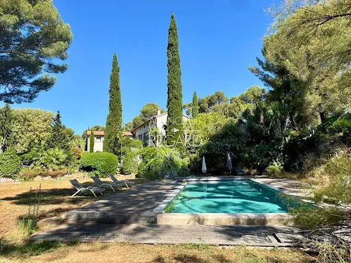 Maison 12 pièces 345 m² 