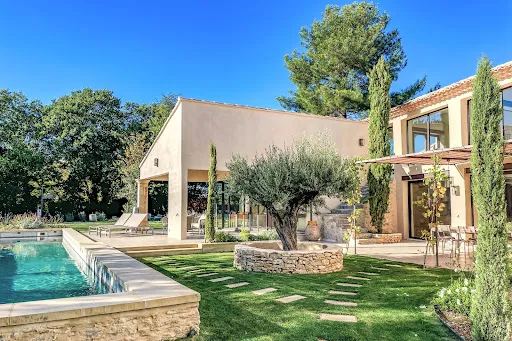 Maison Location Saint-Saturnin-lès-Apt   8750€