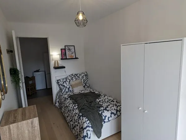 Appartement Location Clichy 5p 17m² 820€