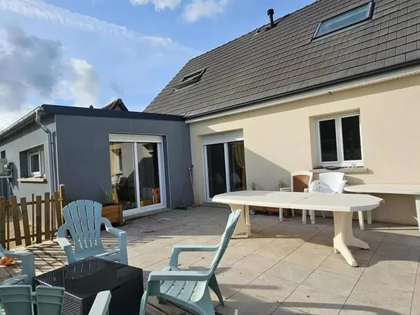 Maison contemporaine de 2016 - 4 chambres - 700 m² de terrain 