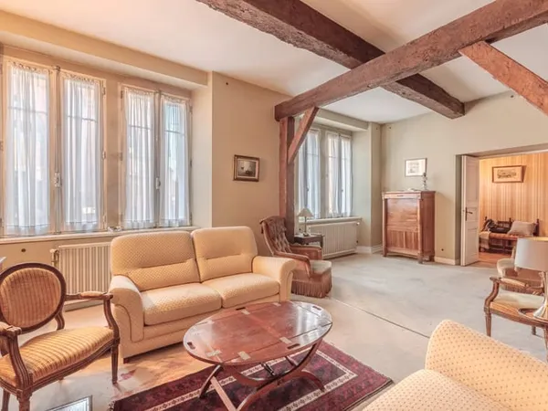 Grande maison familiale - centre ville Baziège - Local professionnel - jardin - dépendance et 