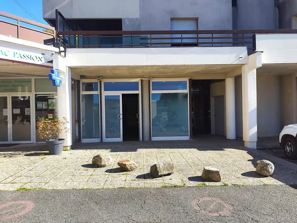 Exclusivité MCI immobilier Local commercial 65 m2 avec terrasse 