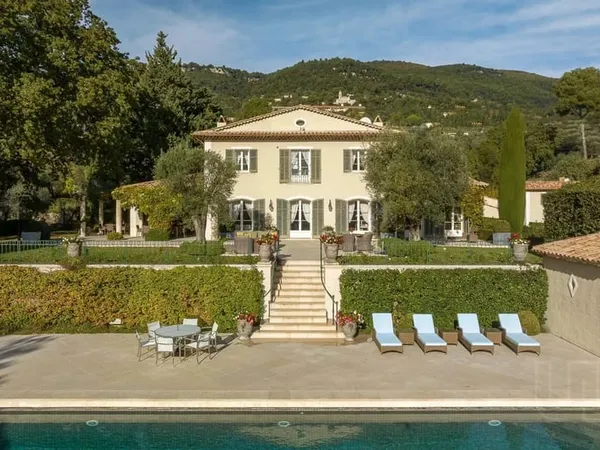 Maison 8 pièces 452 m² 