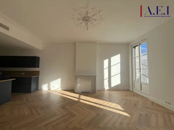Toulon - Appartement Haussmanien de 160m2 refait à neuf