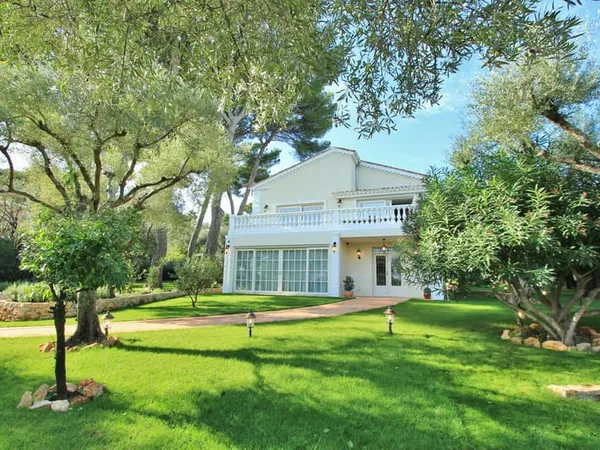 Maison 5 pièces 257 m² 