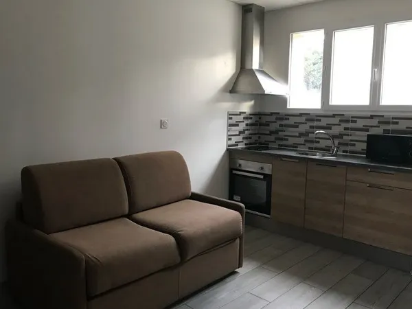 Appartement à louer à Vaulx-en-Velin, 1 pièce, proche des 