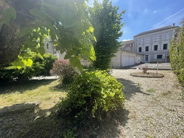 Maison 10 pièces 370 m²
