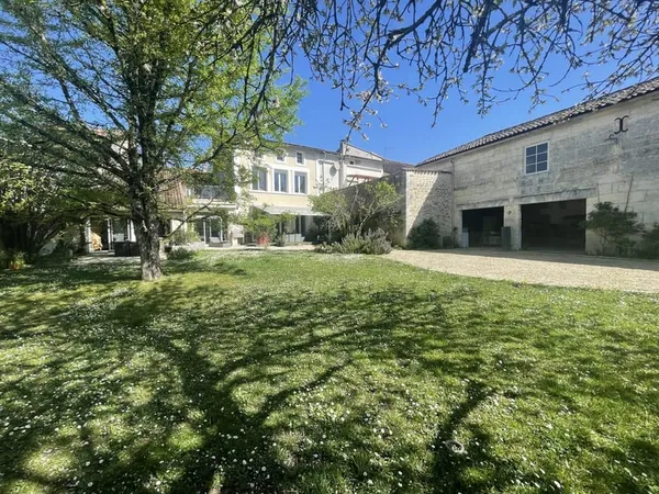 Maison 10 pièces 302 m²