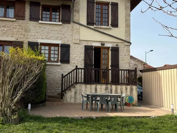 Maison avec jardin et garage