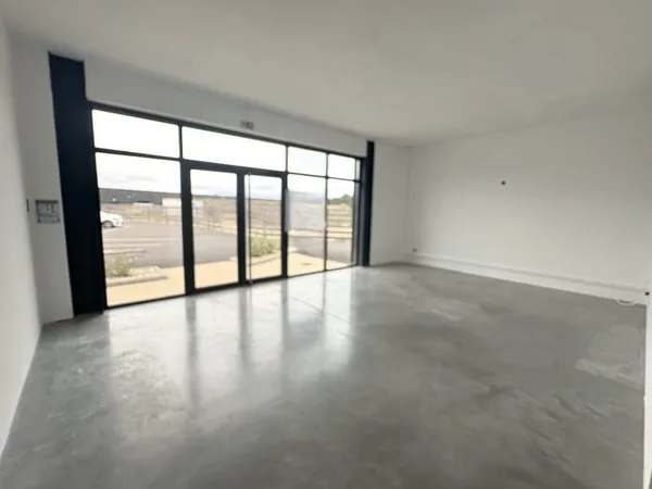 Local commercial / artisanal de 125m² 