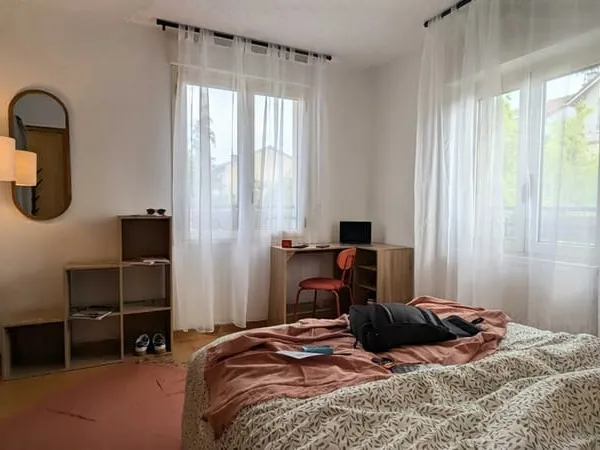 Appartement Location Puteaux 6p 27m² 820€