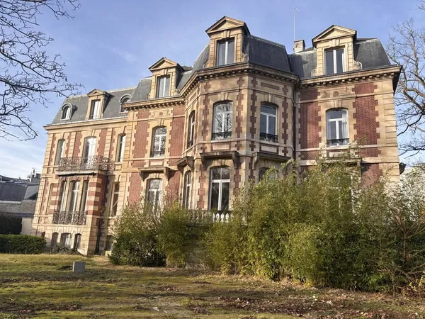 Loft 104,5m2 centre ville de Chantilly