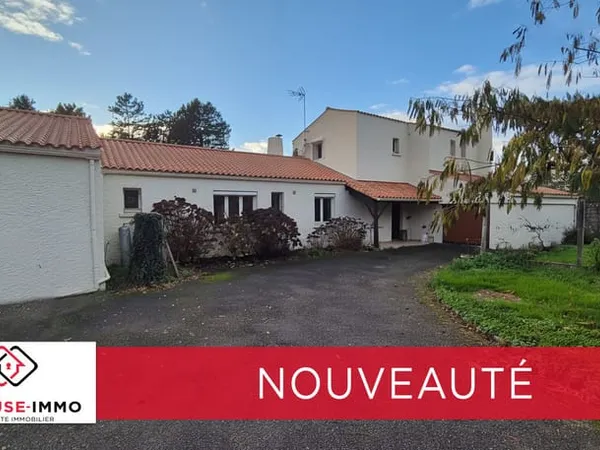 Maison de 11 pièces 268 m2 terrain 10118 m2 à MAREUIL SUR LAY 