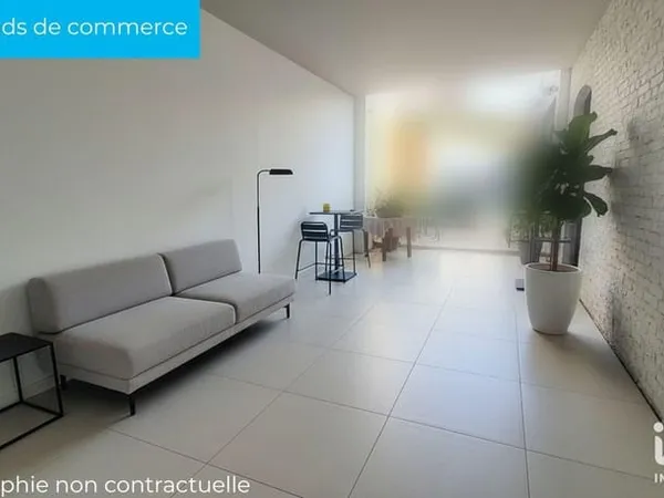 Immeuble commercial 150 m²