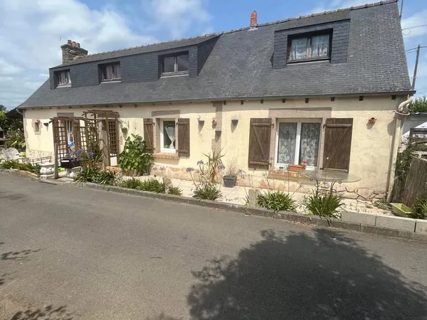 Longère 8 pièces 123m² - Ploëzal 