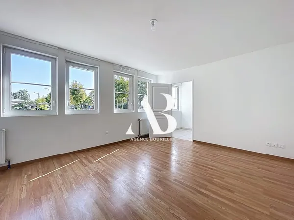 NANGIS CENTRE Bel Appartement en RDC 