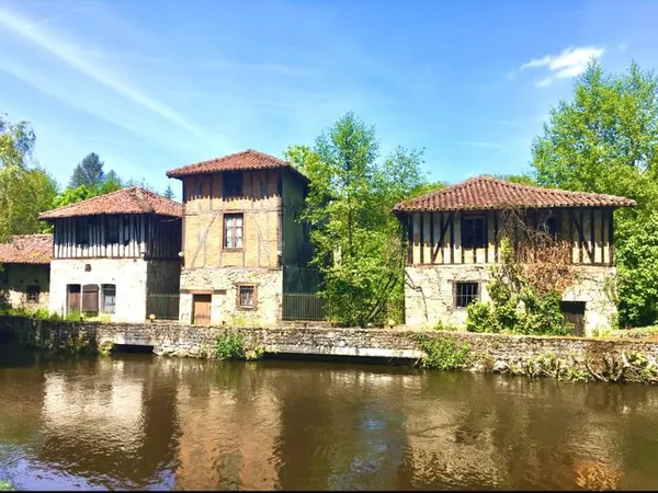 À 20 minutes de Limoges ? Un domaine historique unique : Grand Moulin du XIXe siècle + 4 moulins 