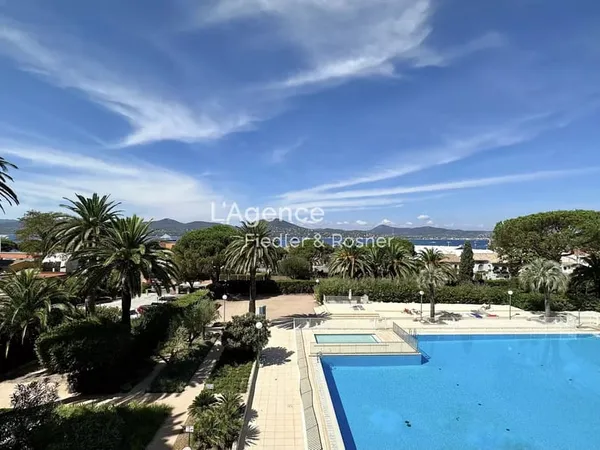 REF 271 : SAINT-TROPEZ - APPARTEMENT EN RESIDENCE AVEC VUE MER 