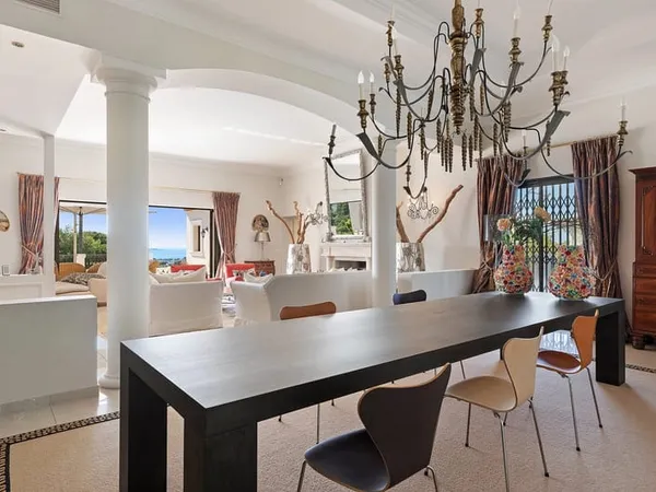 Maison 7 pièces 450 m²