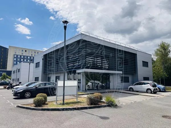 Immeuble de bureaux / 590 m2 environ 