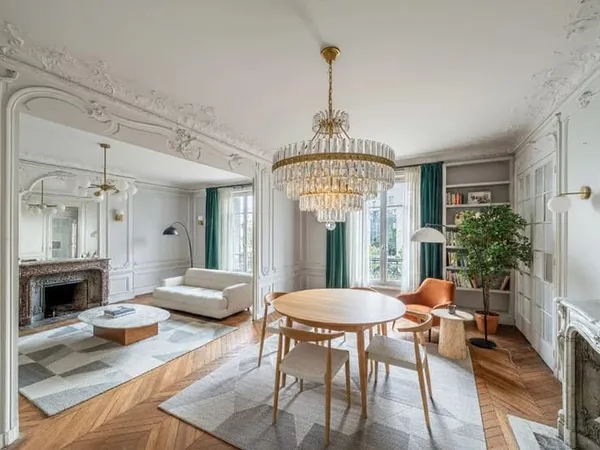 Appartement 5 pièces 222 m² 