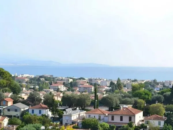 Studio Dernier étage, vue dégagée mer et montagne 