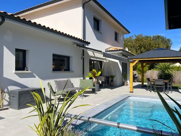 Superbe maison contemporaine dans quartier résidentiel 