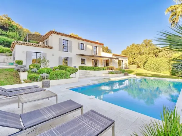 Maison 4 pièces 272 m² 