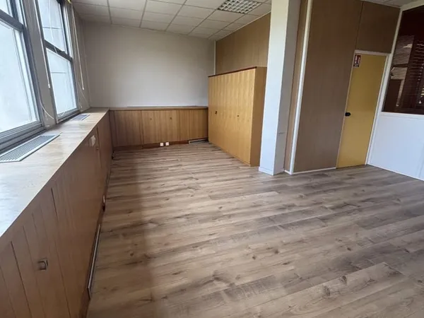 À LOUER - BUREAU DE 22m2 DANS LE CENTRE VILLE DE CLERMONT L' 
