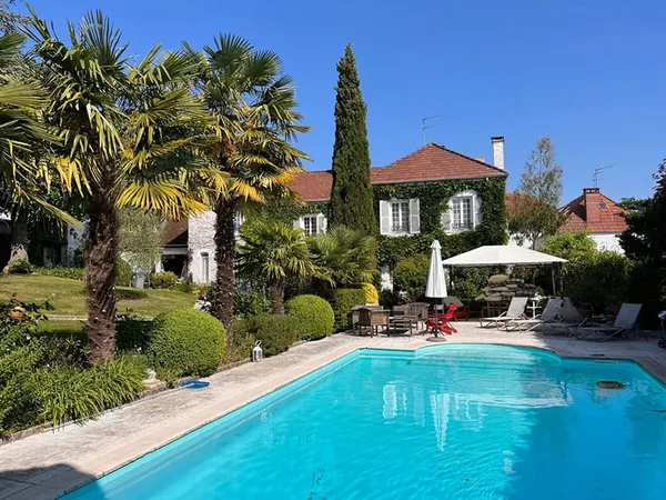 Maison 8 pièces 227 m² 