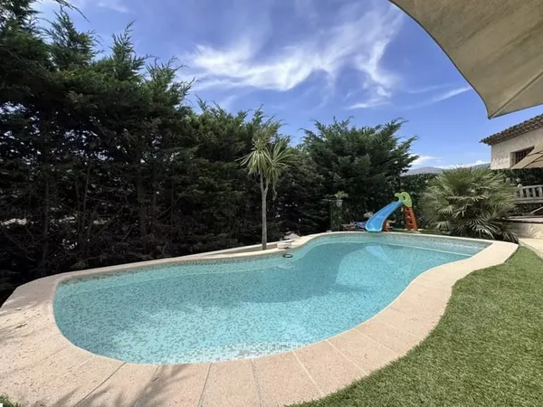 LA COLLE-SUR-LOUP - VILLA PROVENÇALE AVEC PISCINE ET VUE DÉGAGÉE 