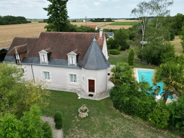 Propriété avec dépendance et garage 6 véhicules 