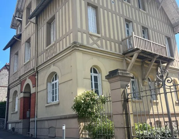 Location studio lumineux 27,76 m² avec balcon sud et parking sécurisé dans mais