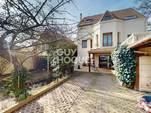 Maison 9 pièces 266 m² 