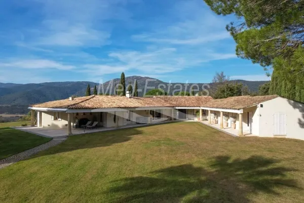 LE LUXE D'UN DOMAINE PRIVÉ DE 27 HECTARES, 