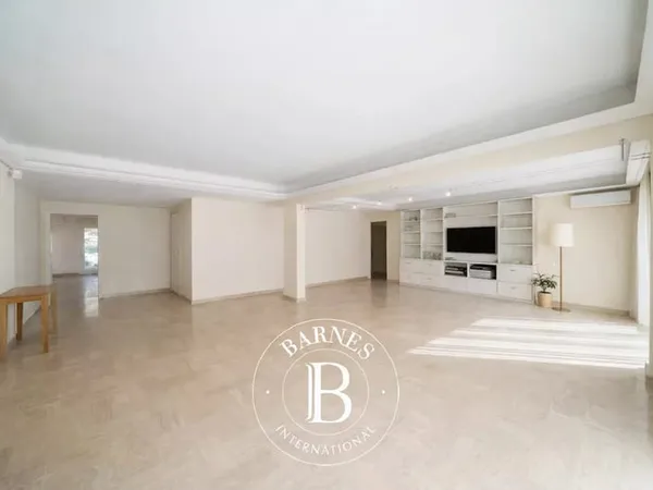 CANNES POINTE CROISETTE - APPARTEMENT 4 PIÈCES - TERRASSE 